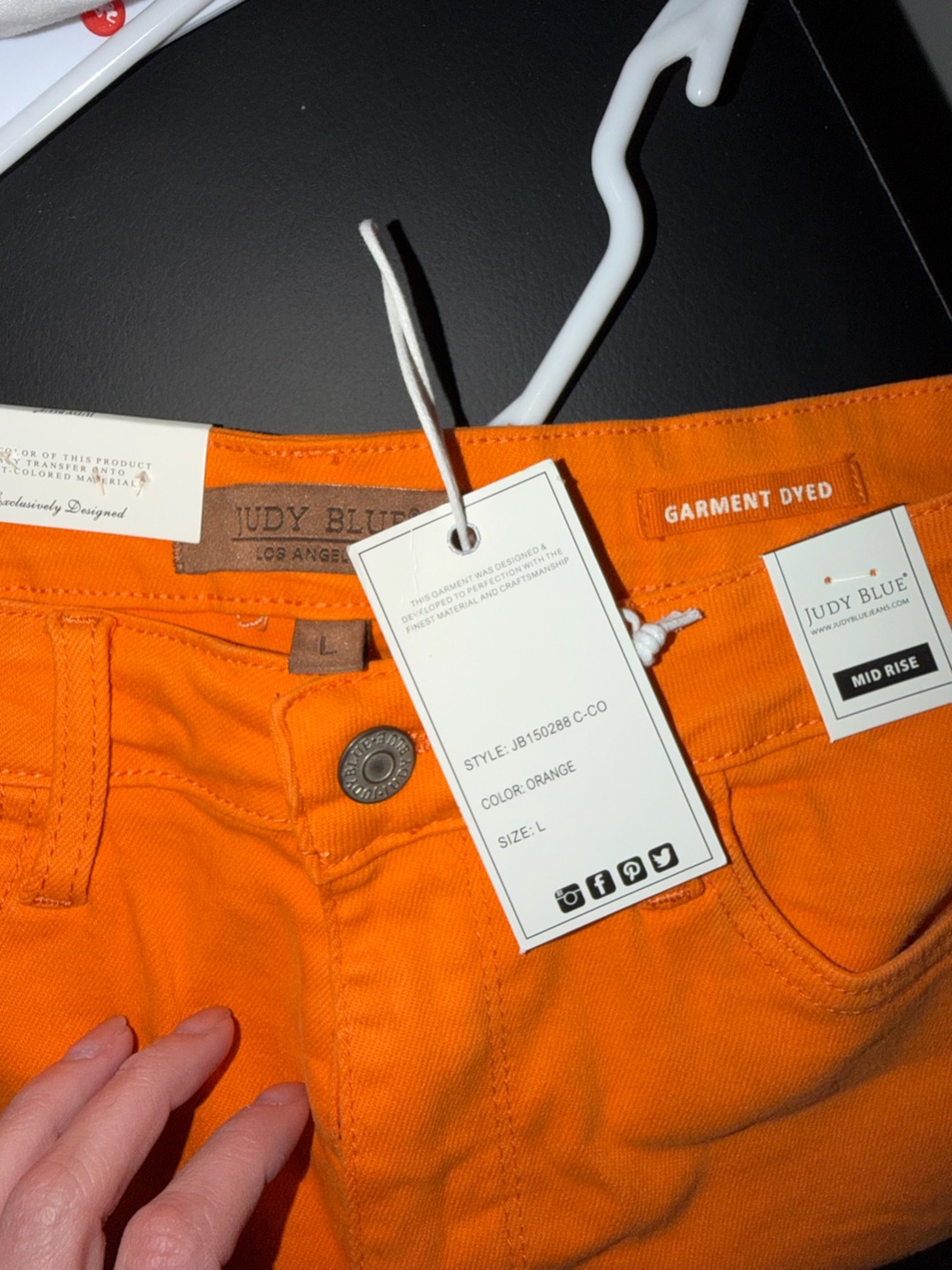 Judy Blue NWT Garment Dyed Mid Rise Frayed Hem Shorts Orange Size L - Picture 3 of 3